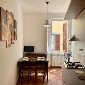  Apartment Nice & Roomy Behind The Uffizi Museum